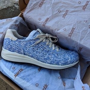 earth vital sneaker
